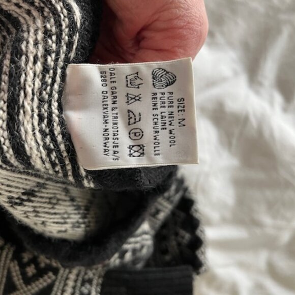 DALE OF NORWAY Classic Black Fair Isle 1/4 Button Ski Sweater Size M - Picture 4 of 5
